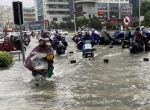广西南宁遭遇大暴雨 城区内涝严重车行如船